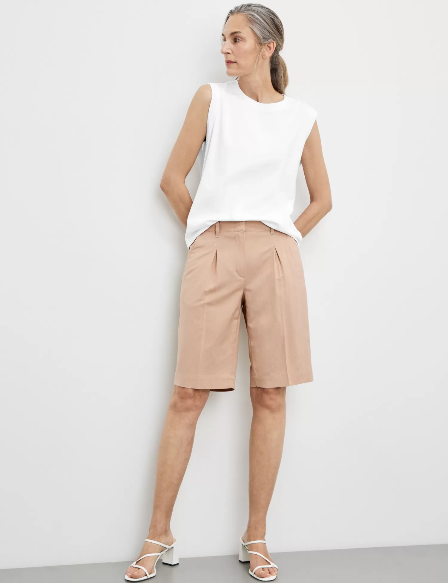 Flash Sale Bermuda Mit Kellerfalte Damen Shorts / Bermudas