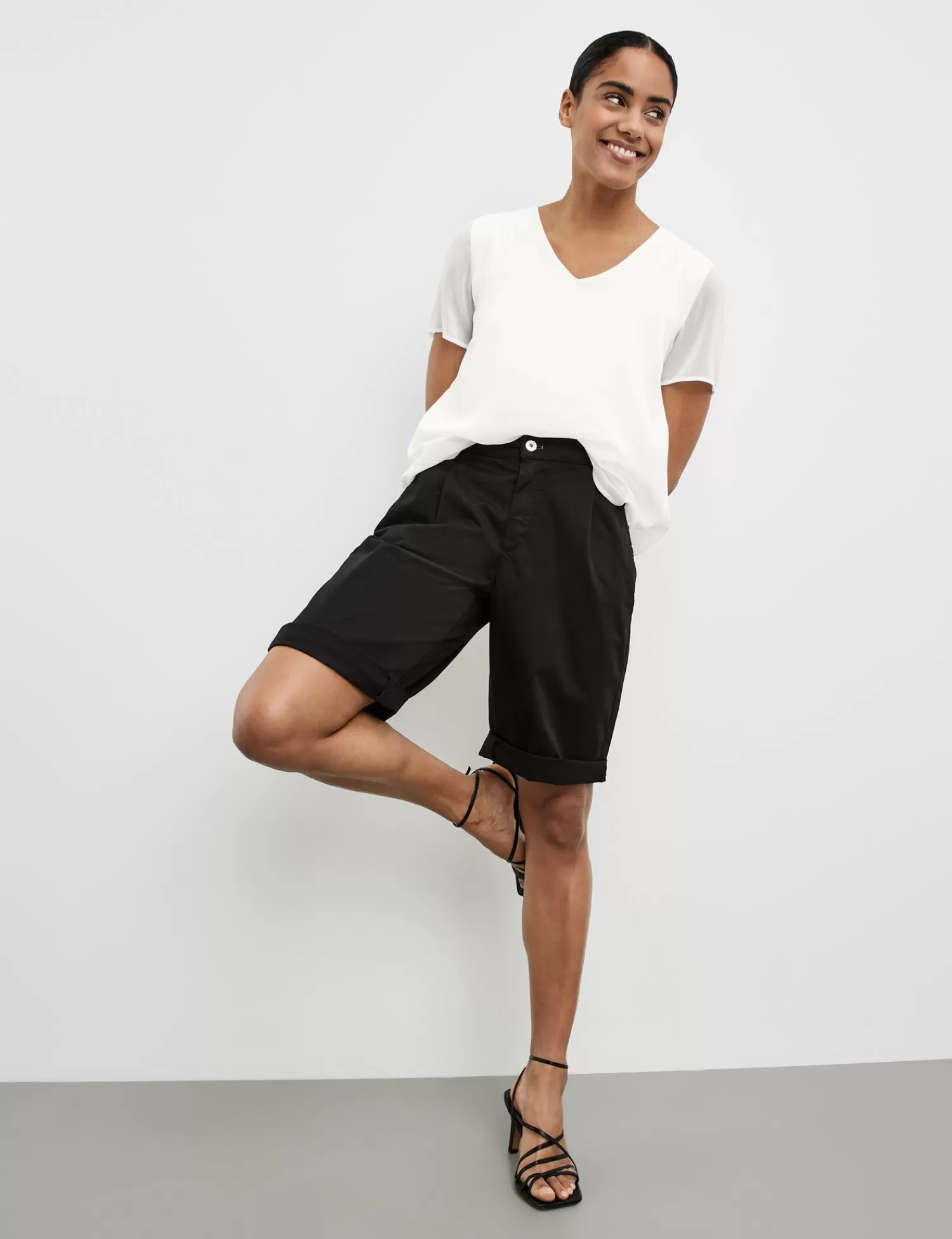 Online Chino Shorts Bermuda Damen Shorts / Bermudas