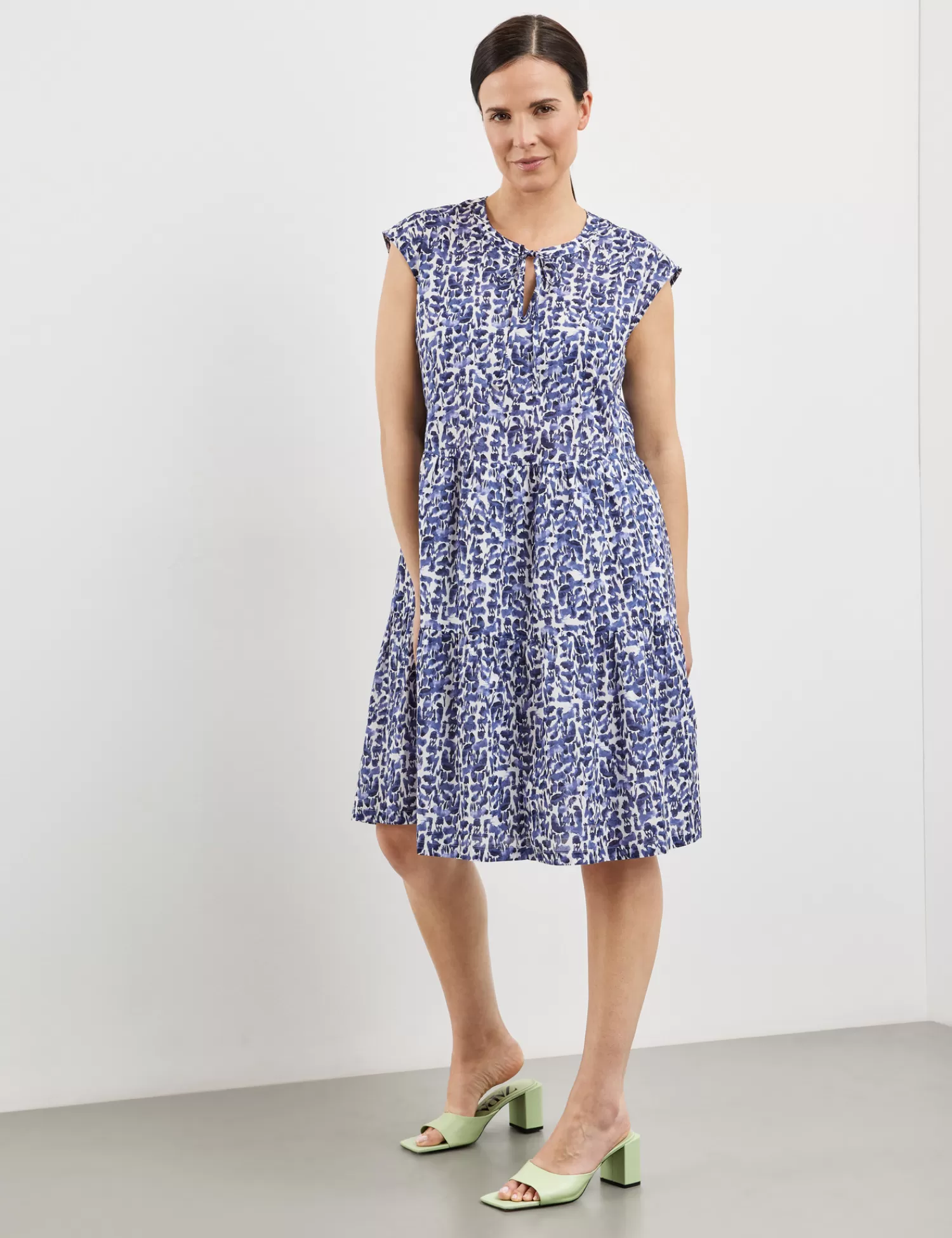 Fashion Gemustertes Sommerkleid Mit Stufenverarbeitung Damen Sommerkleider