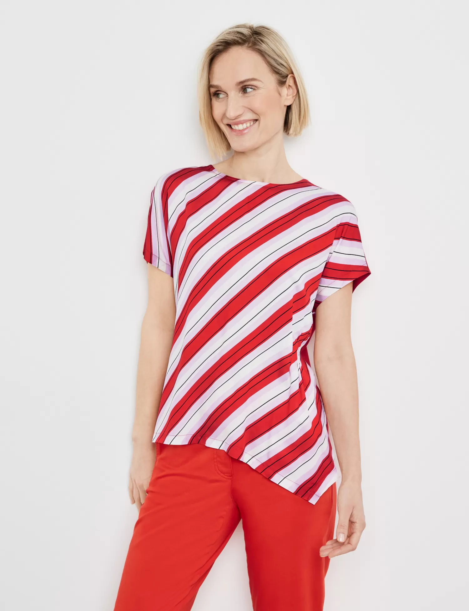 Sale Gestreiftes Blusenshirt Mit Asymmetrischem Saum Damen Blusenshirts