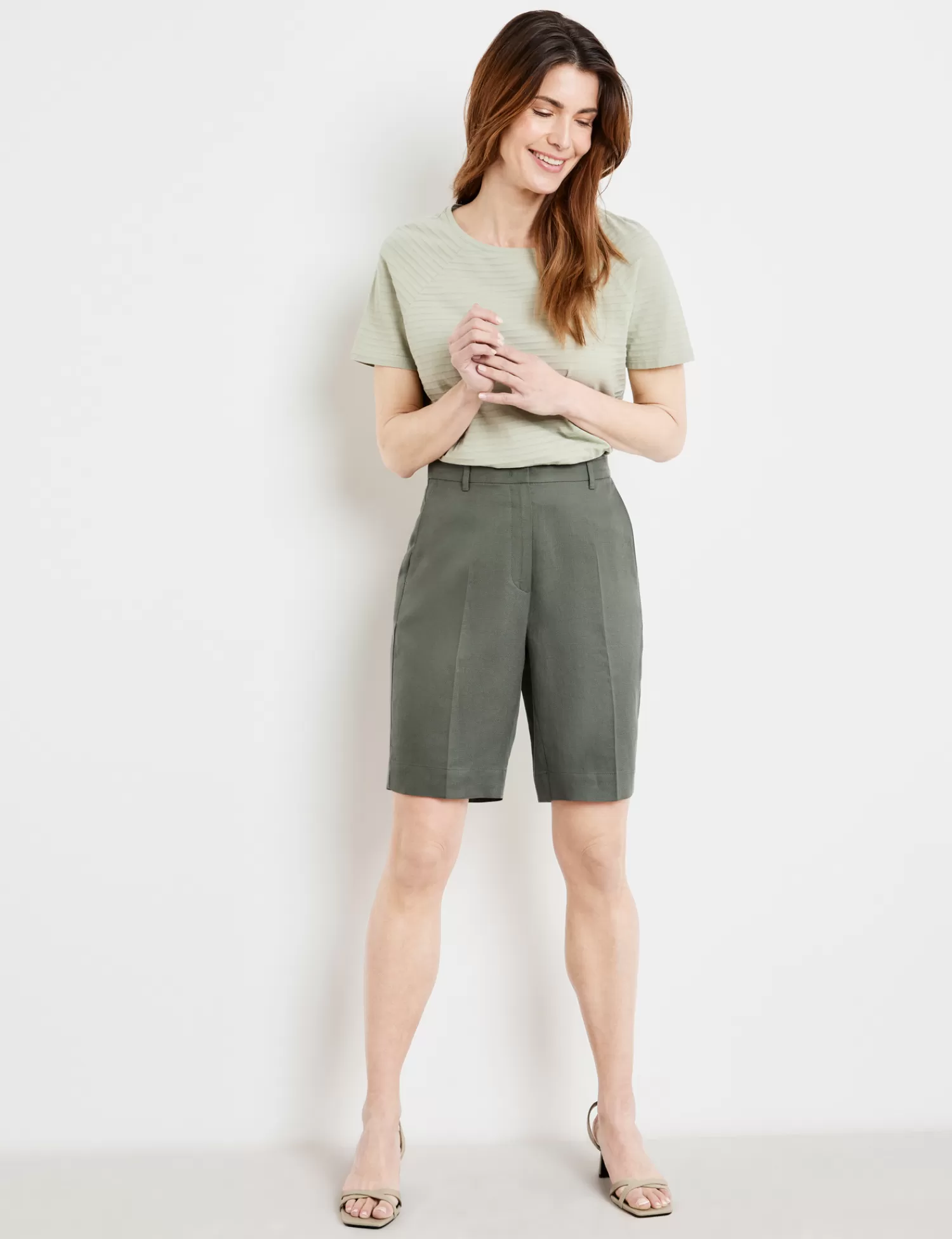 Store Klassische Bermuda Mit Bugelfalte Damen Shorts / Bermudas